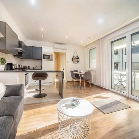 Grace Pine Apartment 3 บูดาเปสต์ ภายนอก รูปภาพ