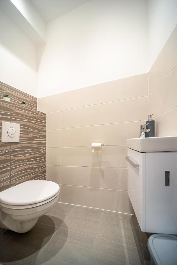 Grace Pine Apartment 3 บูดาเปสต์ ภายนอก รูปภาพ