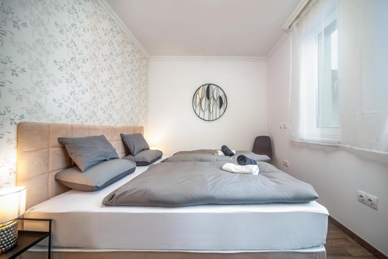 Grace Pine Apartment 3 บูดาเปสต์ ภายนอก รูปภาพ