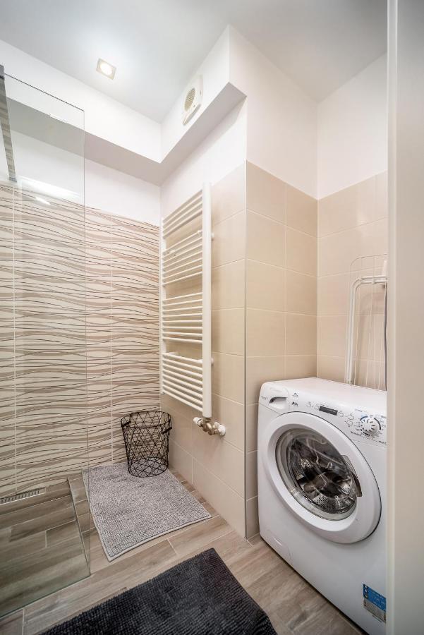 Grace Pine Apartment 3 บูดาเปสต์ ภายนอก รูปภาพ