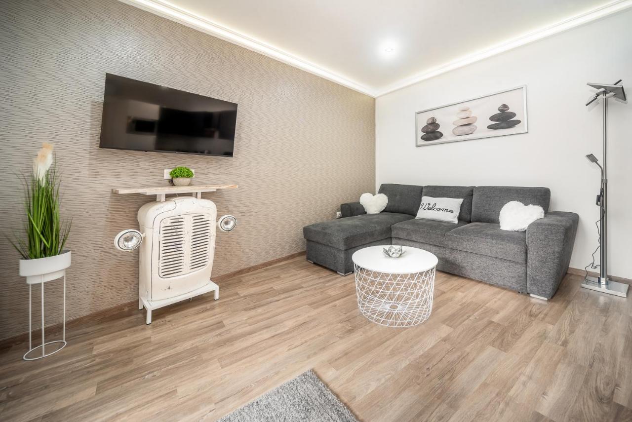 Grace Pine Apartment 3 บูดาเปสต์ ภายนอก รูปภาพ