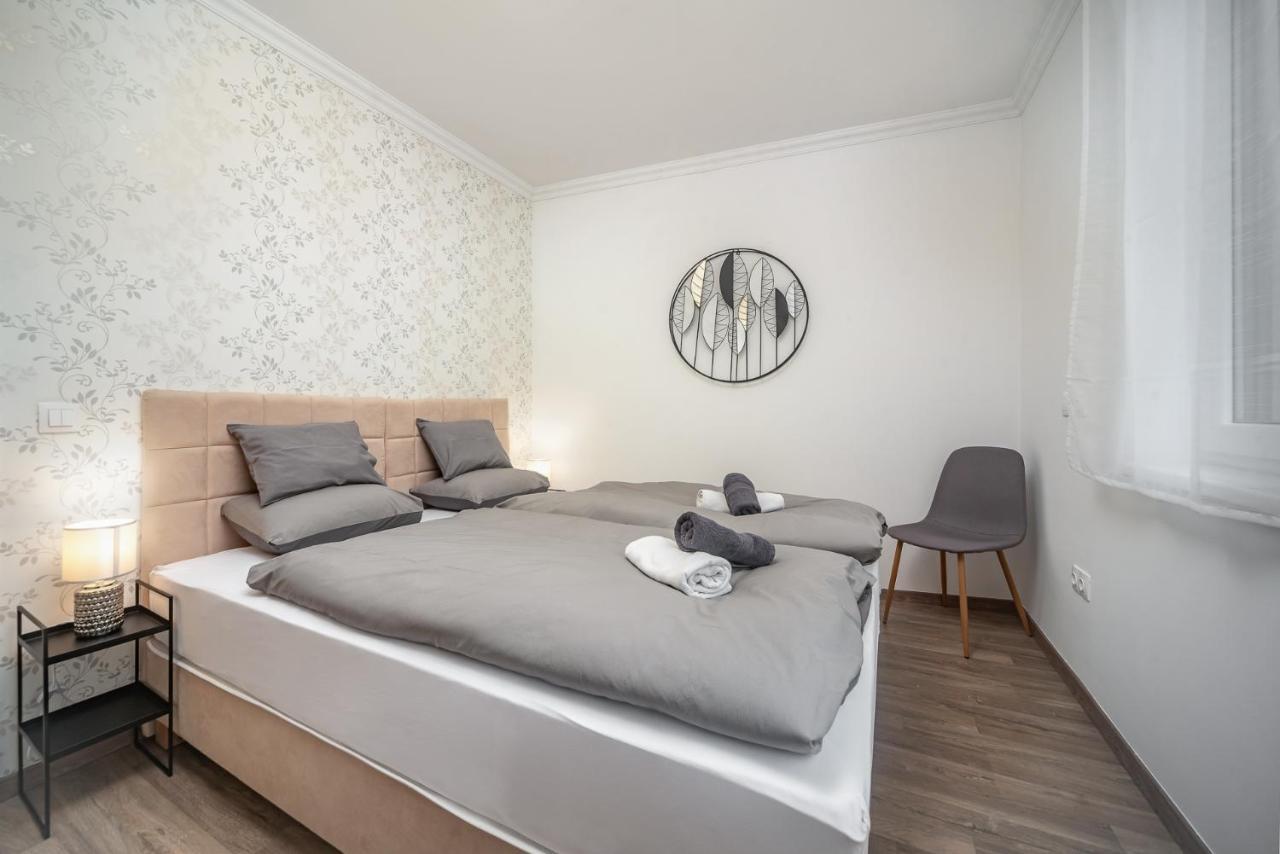 Grace Pine Apartment 3 บูดาเปสต์ ภายนอก รูปภาพ