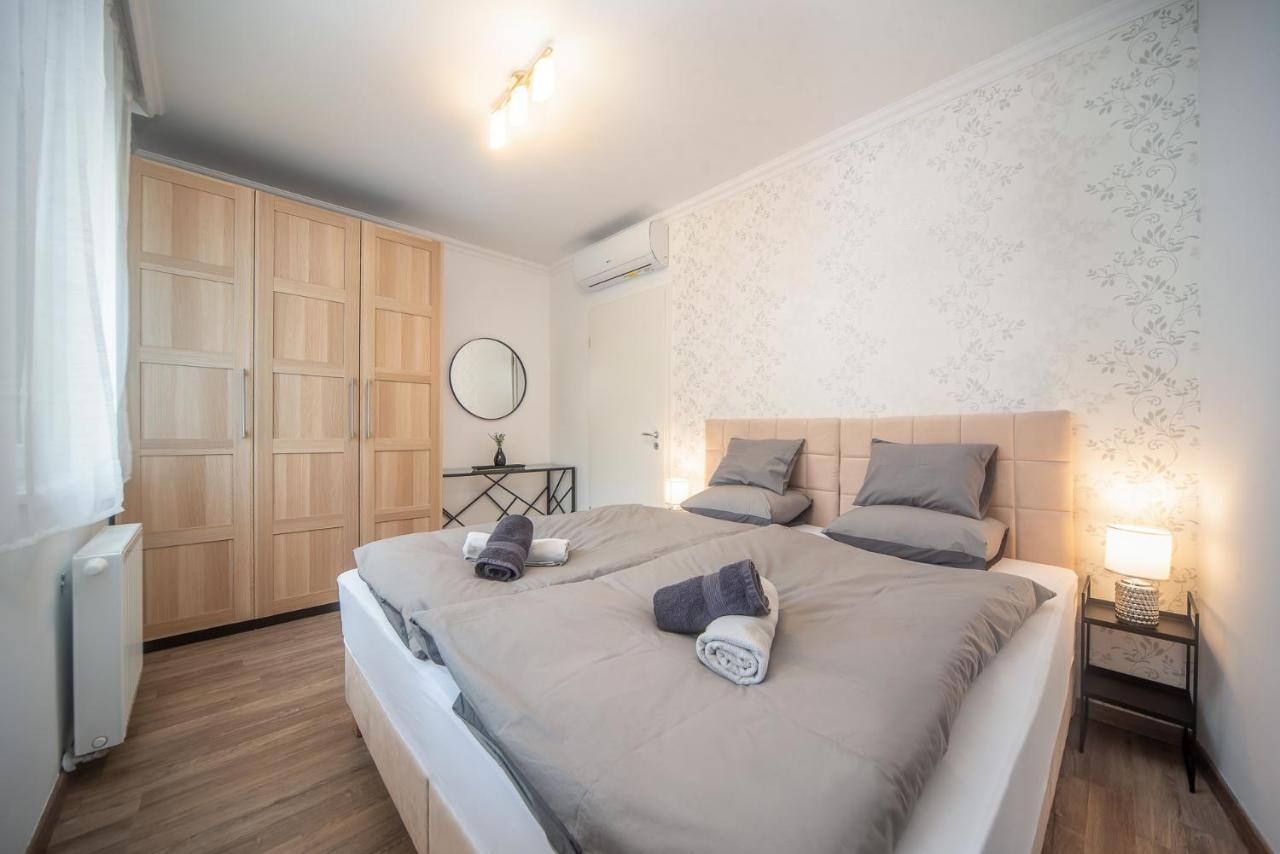 Grace Pine Apartment 3 บูดาเปสต์ ภายนอก รูปภาพ