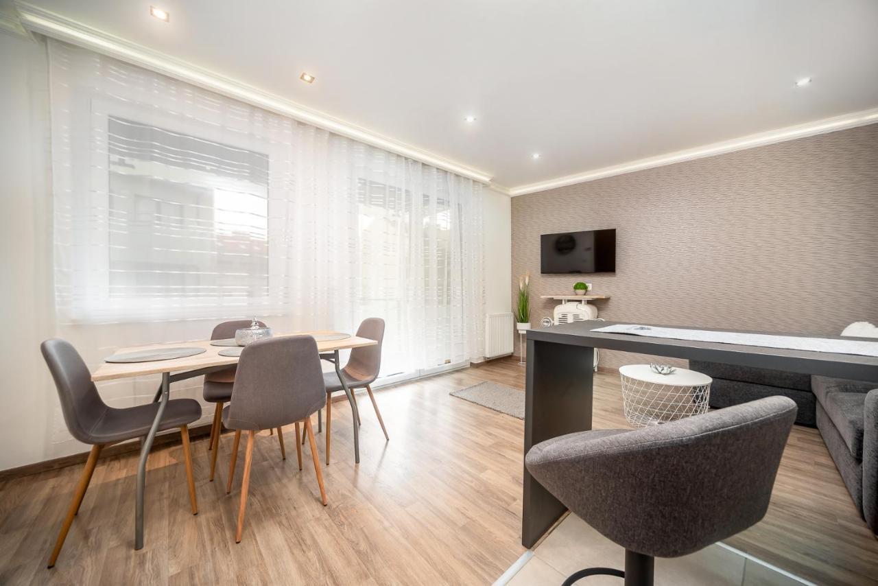Grace Pine Apartment 3 บูดาเปสต์ ภายนอก รูปภาพ