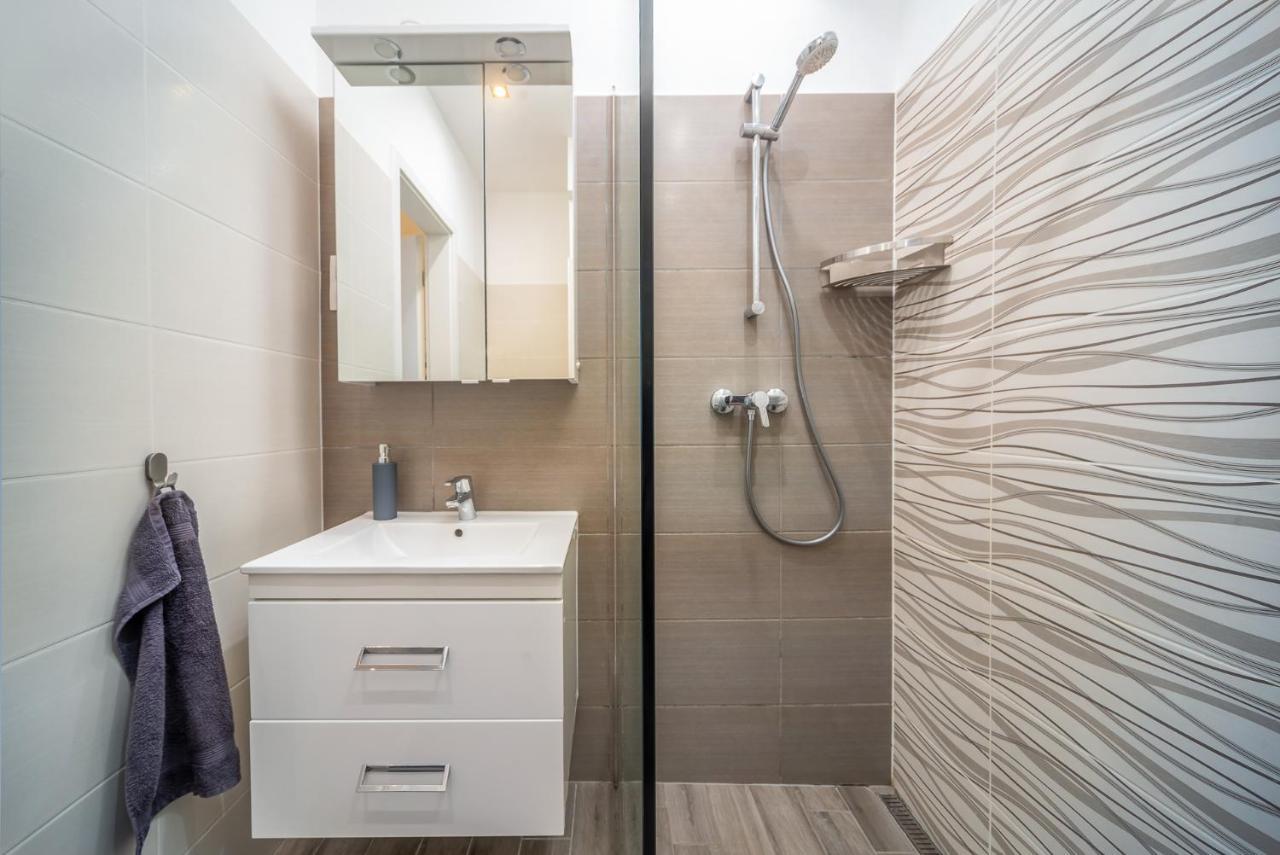 Grace Pine Apartment 3 บูดาเปสต์ ภายนอก รูปภาพ