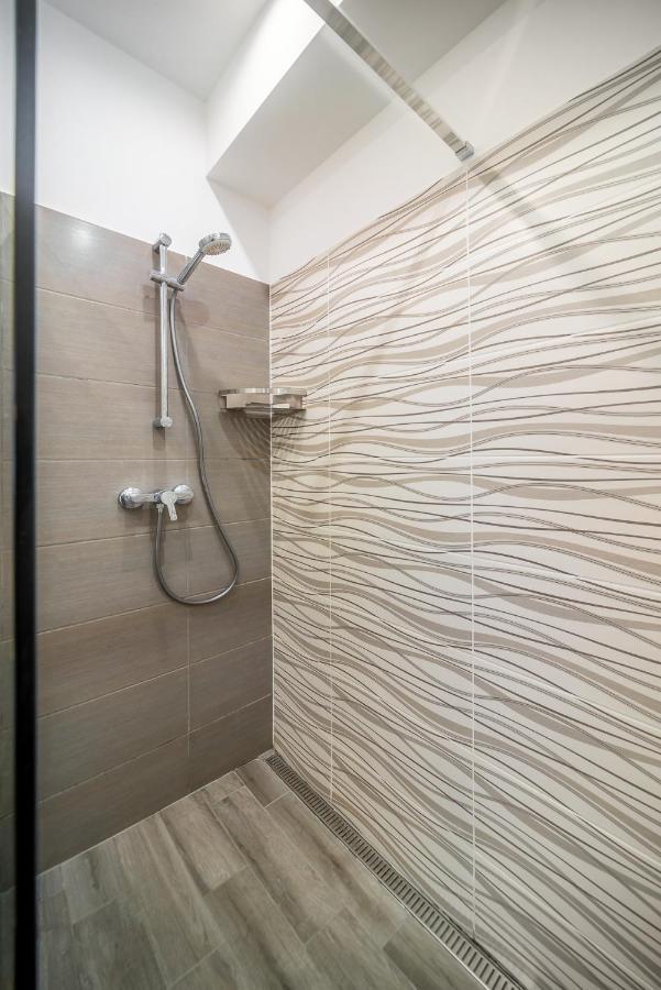 Grace Pine Apartment 3 บูดาเปสต์ ภายนอก รูปภาพ